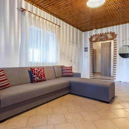 بيت للعطل Areti's Dream House *