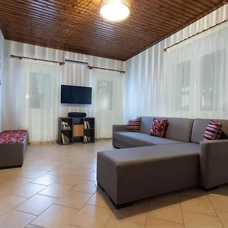 بيت للعطل Areti's Dream House فليكا